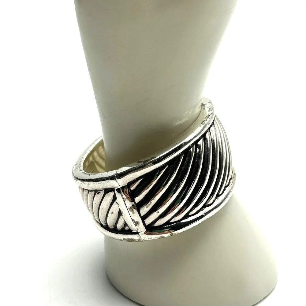 Vintage Premier Designs Chunky Hinged Clamper‎ Bracelet Silver Tone Signed PD
